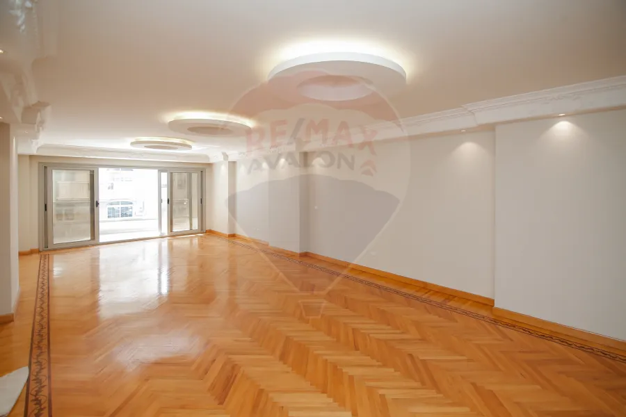 Apartment for sale 220m smouha (bahaa aldin alghatory st - brand building)