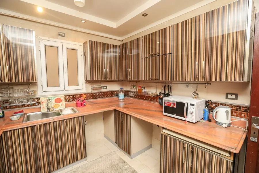 شقة للبيع بالفرش والاجهزة 252م محطة الرمل  (كمباوند الشرطة)