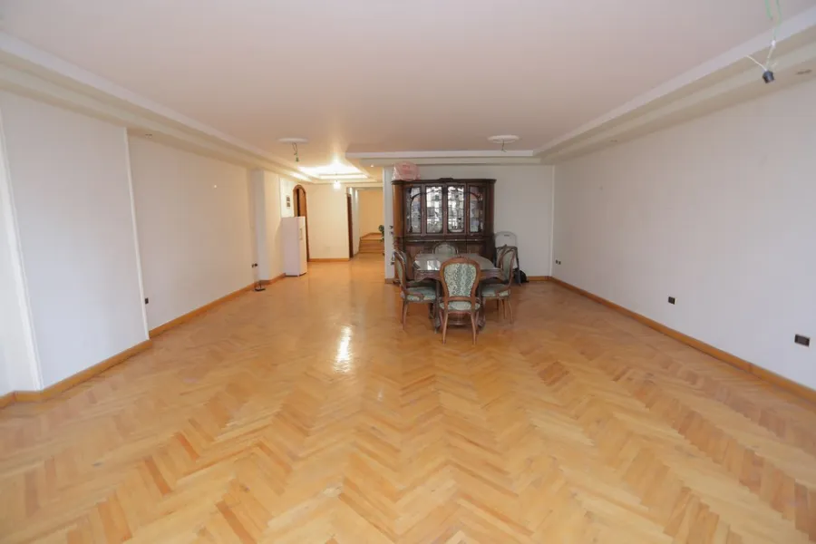 Apartment For Sale 275m Stanley (Steps From Kornish) First Hand