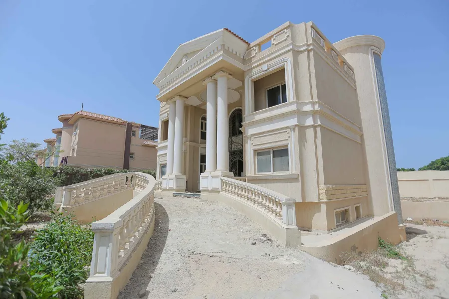 Stand Alone Villa 1090m for Sale Al Orouba Compound (King Marriott)