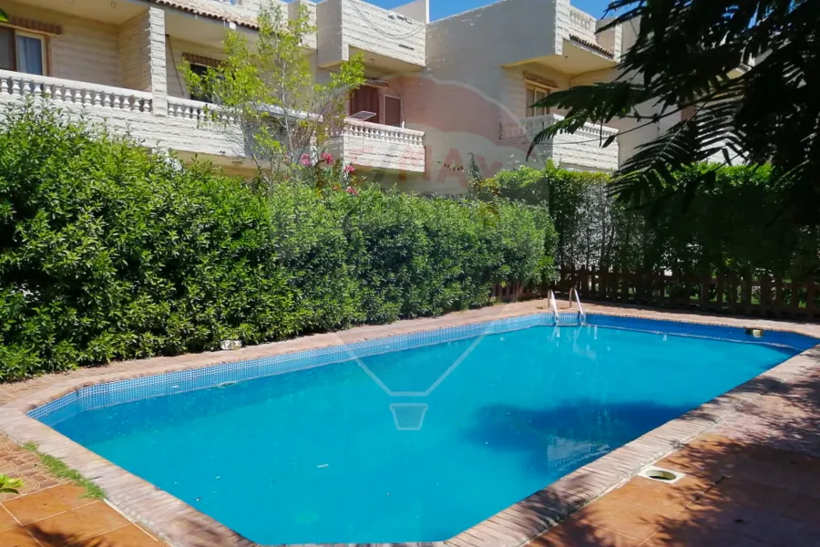 شاليه للبيع (جامعة الدول) 130م + 130م روف