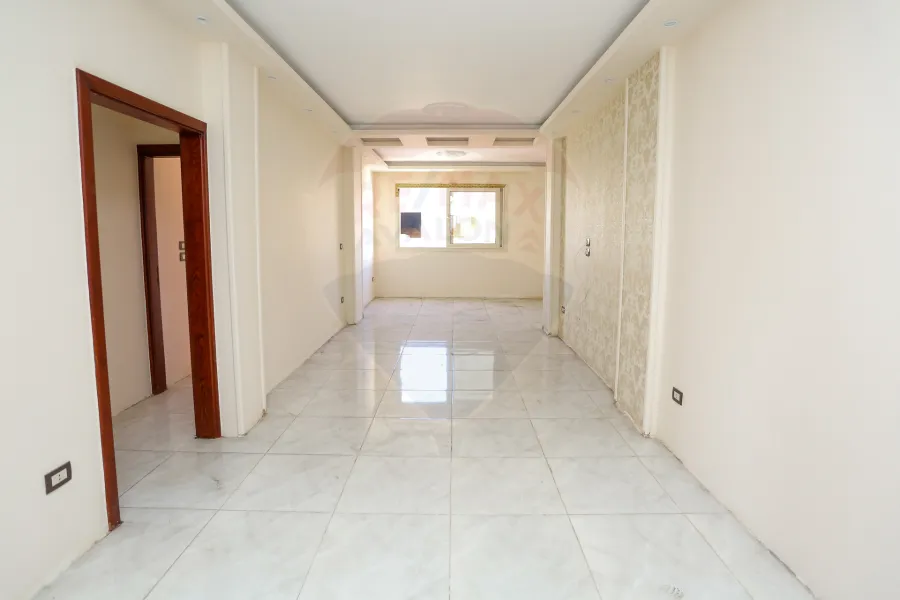 شقة للبيع 140 م + روف خاص  لوران (ش الإقبال)