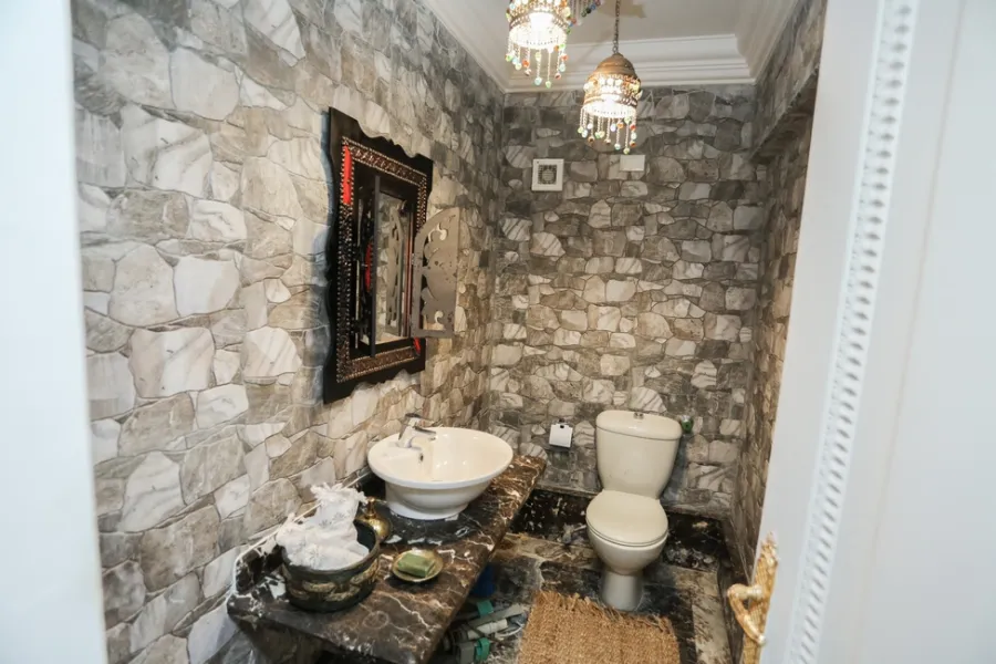 شقة للبيع 252م زيزنيا(ش أبو قير الرءيسي)