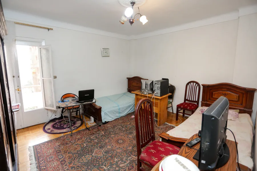 شقة للبيع 225 م ستانلي ( ش عبد العزيز فهمى - خطوات من البحر )