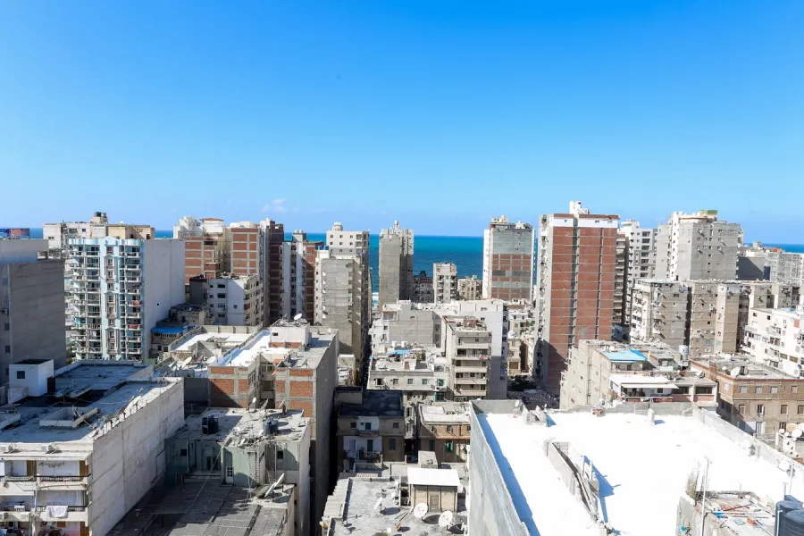 شقة للبيع 300م سبورتنج ( علي الترام مباشرا )