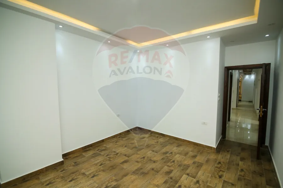 شقة مرخصة للبيع  210 م جليم ( خطوات من البحر و الترام )