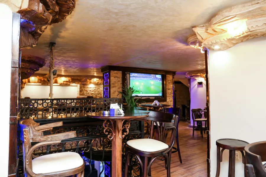 محل و ميزانين للبيع  300 م  السرايا - ( متفرع من طريق الجيش )