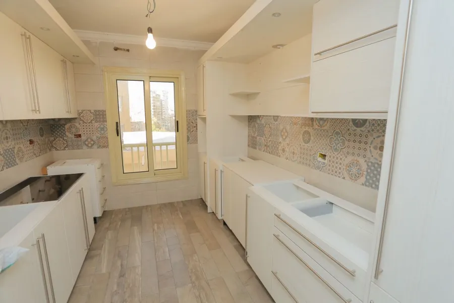 شقة للبيع 160م سبورتنج (خطوات من ش أبوقير الرئيسي)-