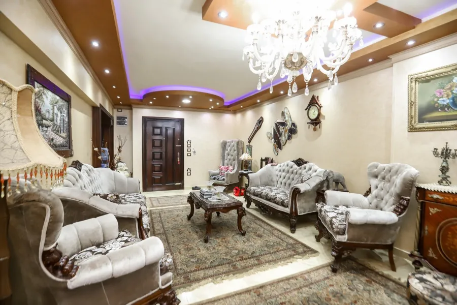 شقة للبيع 200م رشدي (متفرع من ش رشدى باشا)