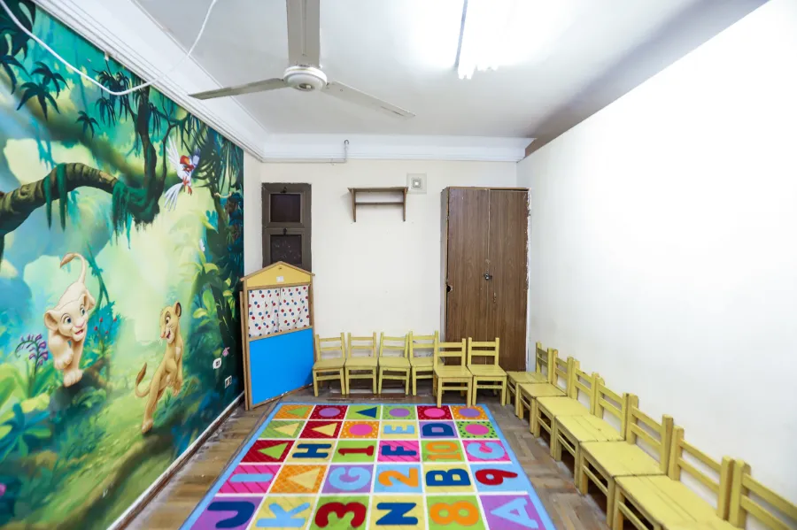 حضانة للبيع 400 م لوران ( ش أبو قير مباشرة - خطوات من ش شعراوى )