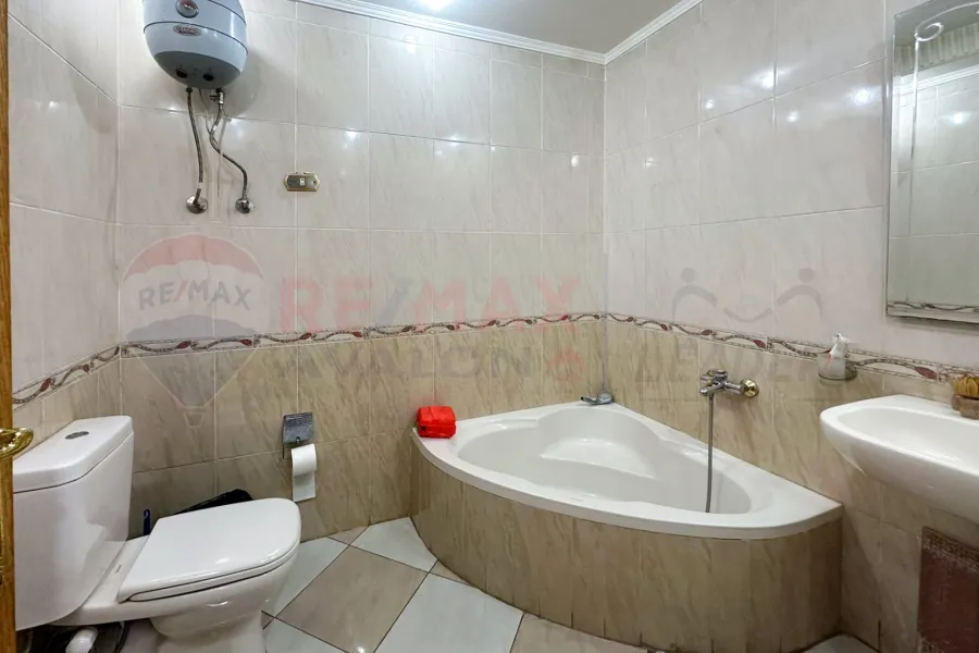 Administrative headquarters for sale 165 m Louran (Ahmed Zou Al Fekar St.)