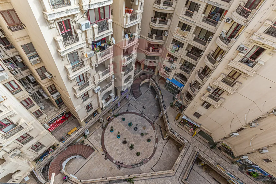 شقه للبيع 185 م لوران (ش سيرهنك )