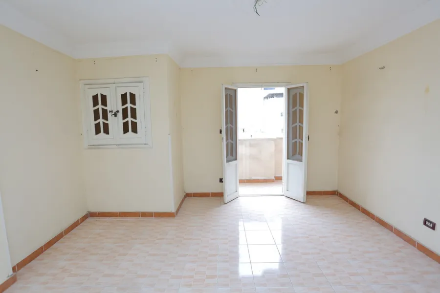 شقة للبيع 85م محرم بك (متفرع من ش جرين-خطوات من الترام)