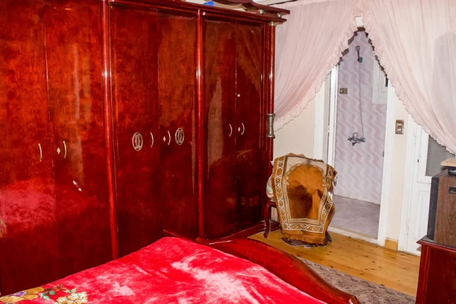 شقة للبيع 180م محرم بك (ش زين العابدين)