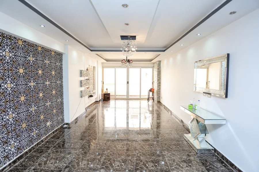 شقة للبيع 170م  سان ستفانو (متفرع من ش عبد السلام عارف)