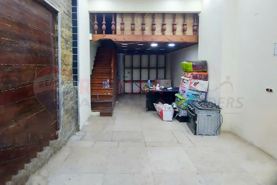 Shop for sale 40 m (intersection of Schutz St and Mortada St)