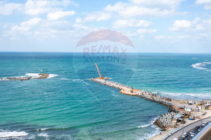 شقه للبيع 520 م سيدي بشر(ش محمد نجيب - على البحر مباشرة)