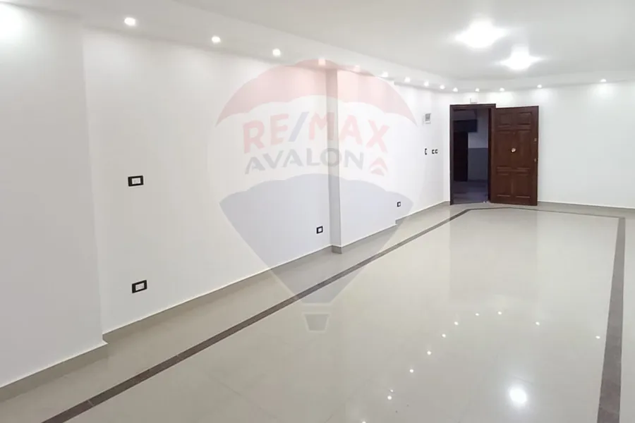 Administrative Unit for rent 130 m Sidi gaber ( Steps from Mostafa Kamel Tram Station)
