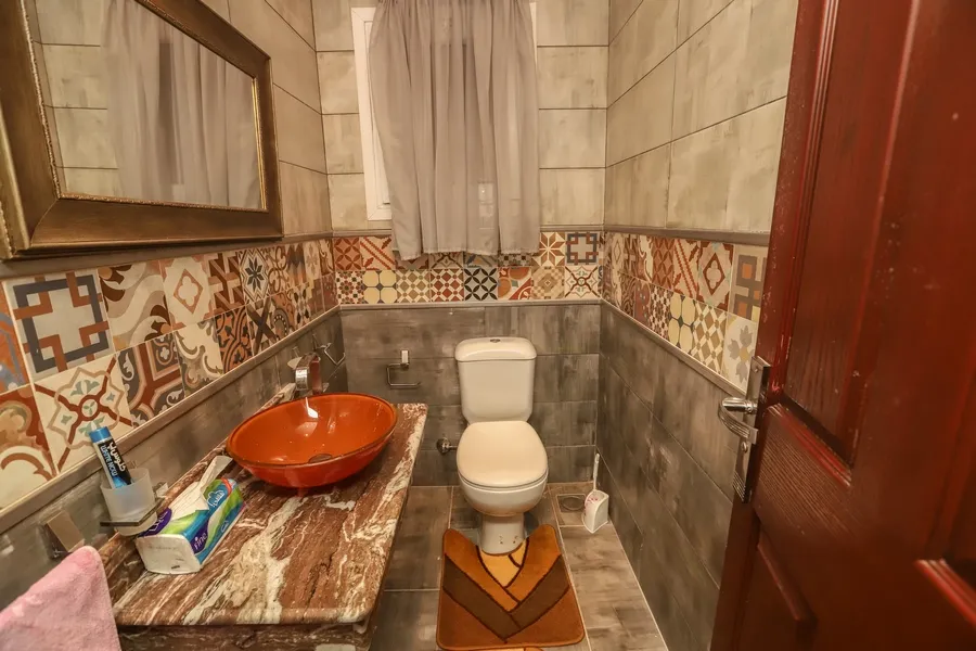 شقة للبيع بالفرش والاجهزة 252م محطة الرمل  (كمباوند الشرطة)