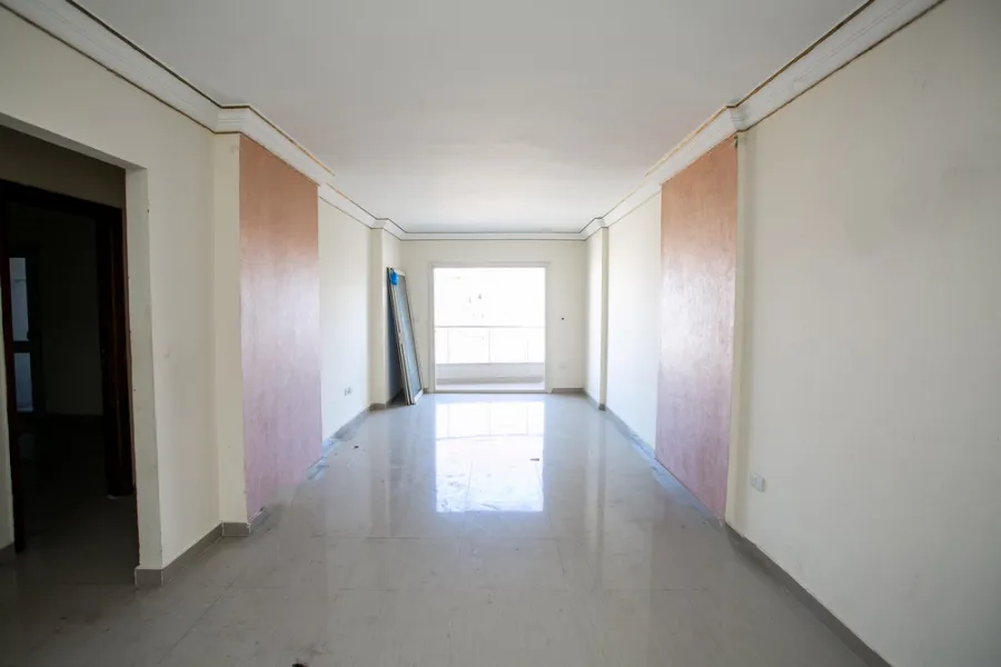 شقة للإيجار130م سبورتنج ( ش أحمد علام )