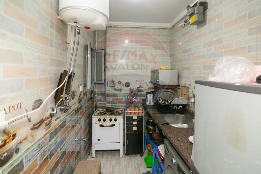 شقة للبيع 125 م لوران (تاني نمره من  ش الإقبال - خطوات من البحر)