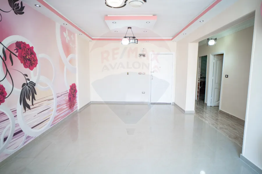 شقة للبيع 140 م لوران  (خطوات من البحر)