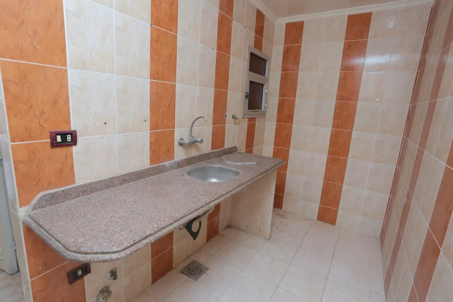 شقة للبيع 85م محرم بك (متفرع من ش جرين-خطوات من الترام)