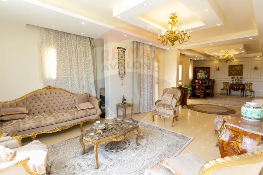 شقة للبيع 245 م كليوباترا (ش علم الدين)