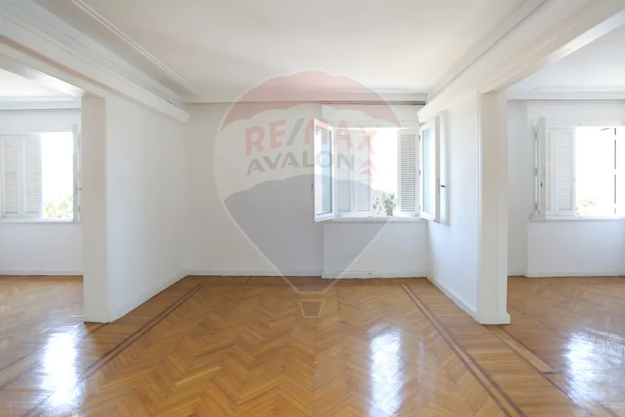 شقة للإيجار 220 م محطة الرمل (شارع السلطان حسين - منطقة الشلالات)