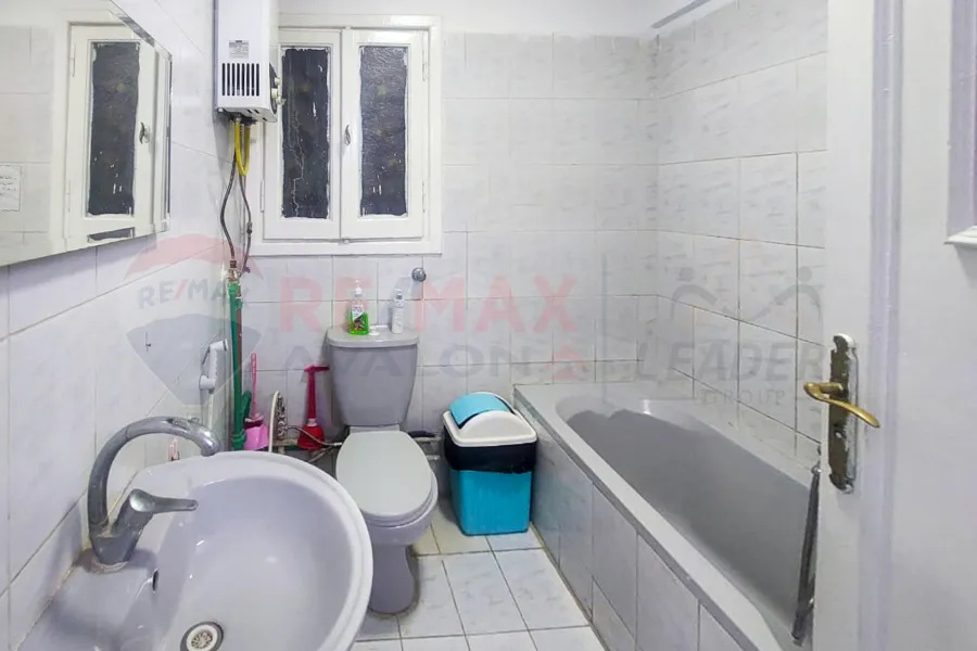 Administrative headquarters for rent 140 m Janaklis (Abu Qir St.)