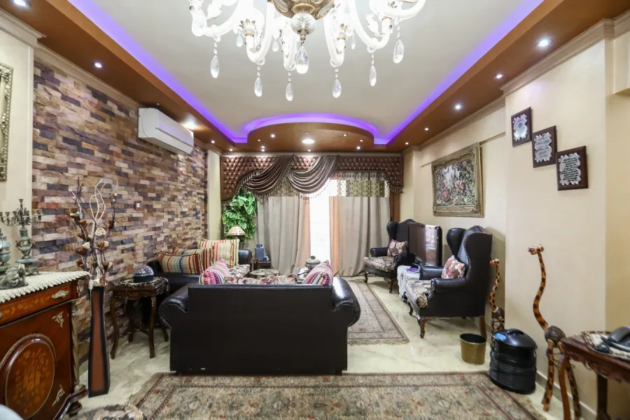 شقة للبيع 200م رشدي (متفرع من ش رشدى باشا)