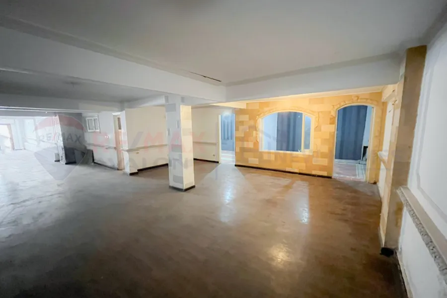 محل للبيع 160 م جناكليس (خطوات من ش ابو قير)