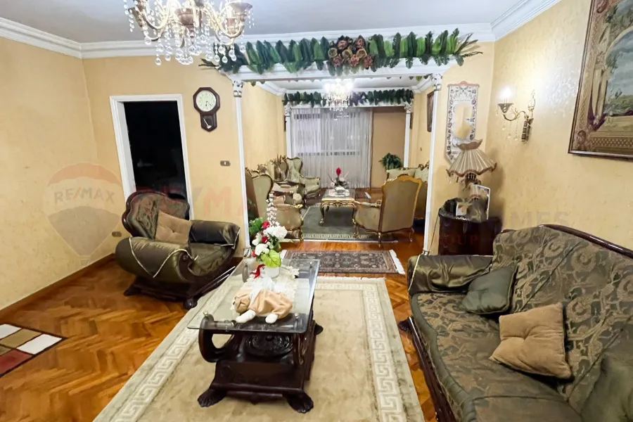 شقة للبيع 120 م رشدي (علي الترام مباشرة)