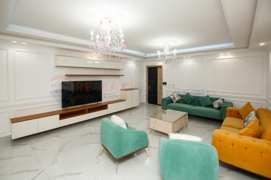 Apartment for sale 190 m Al-Mamoura ( steps from the sea )