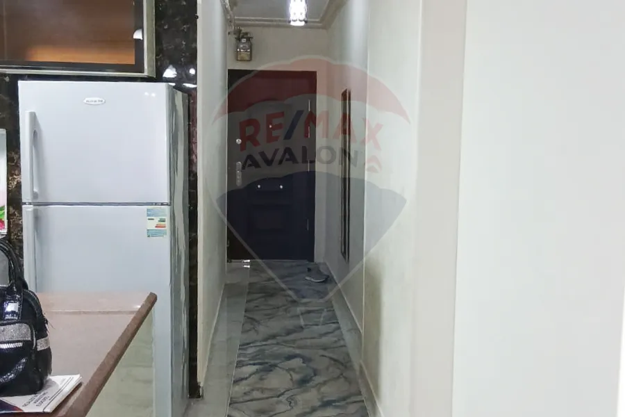 شقه للبيع 100م سيدي بشر السرايا ( خطوات من البحر)