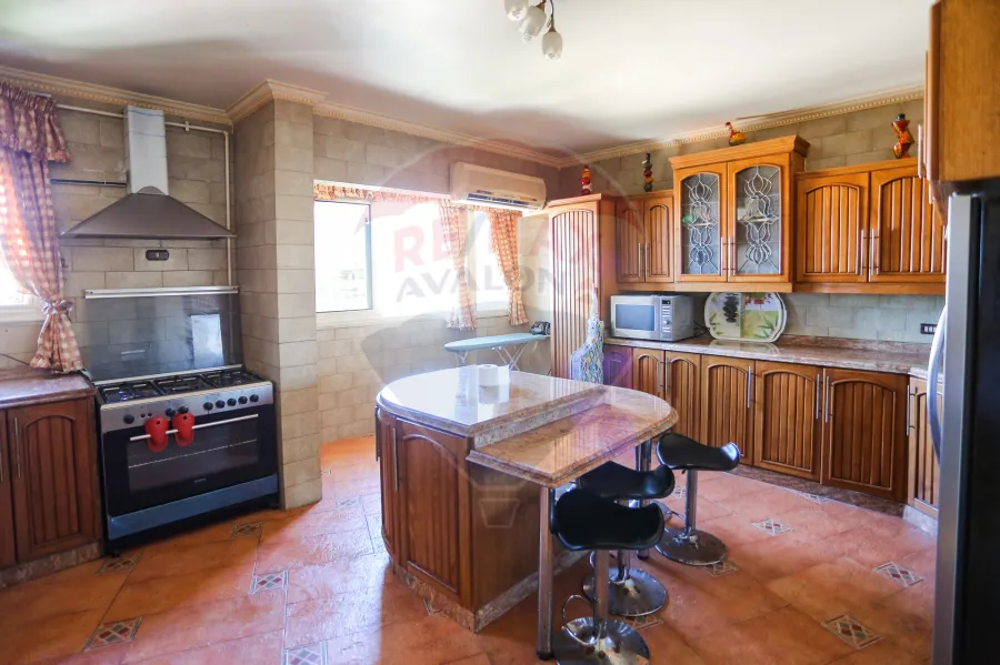 شقه تربلكيس للبيع 735 م  جليم ( خطوات من البحر )