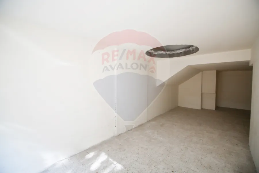 Shop for sale 105 m + 15 m upfloor - Kafr Abda (Saint Jenny St.)