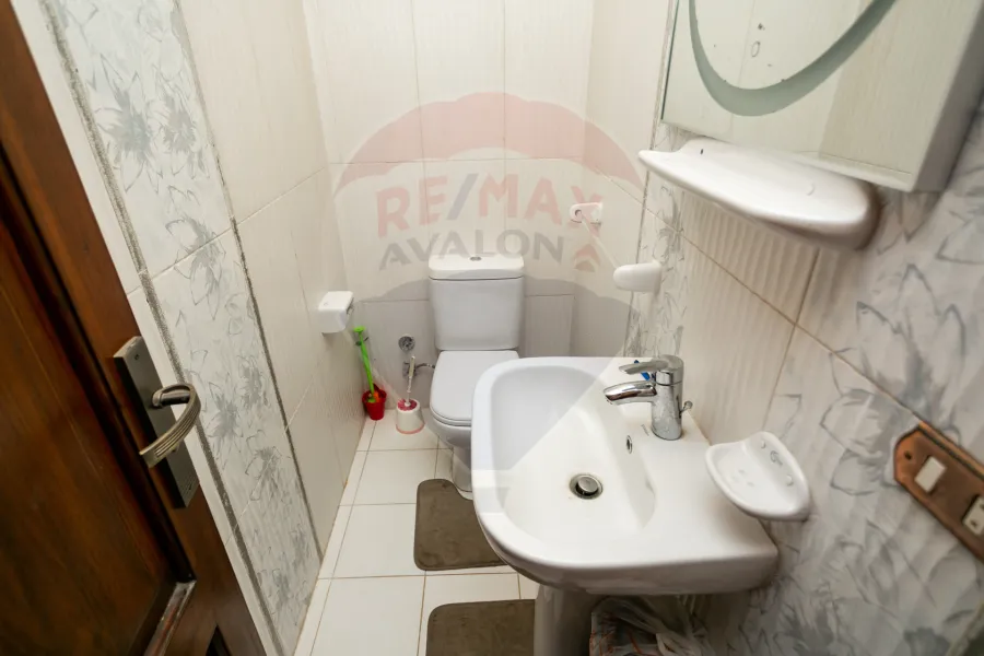 شقة للبيع 175م كفر عبده (ش سكينة بنت الحسين)