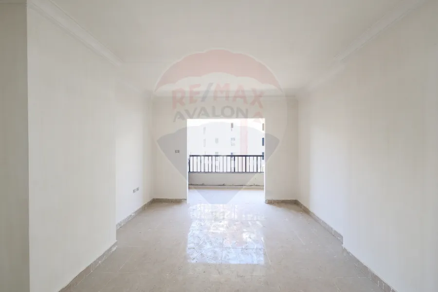 شقة للبيع 140 م المعمورة الشاطئ (خطوات من البحر)