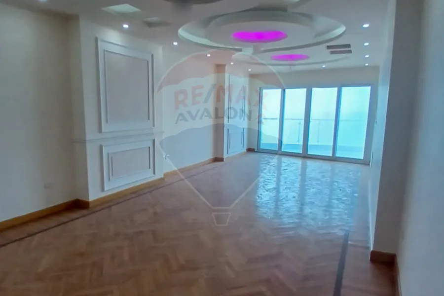 Apartment for sale 180 m Stanley (Directly on the sea)