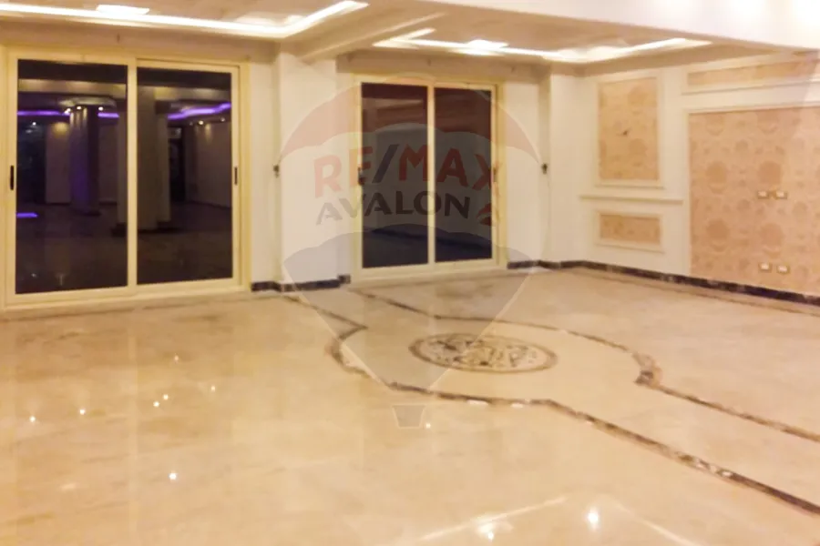 شقة للبيع 480 م سموحة (ش مصطفي كامل)