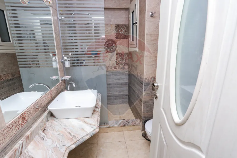 شقة للبيع 120 م سموحه ( امام جرين بلازا _ شارع النصر )