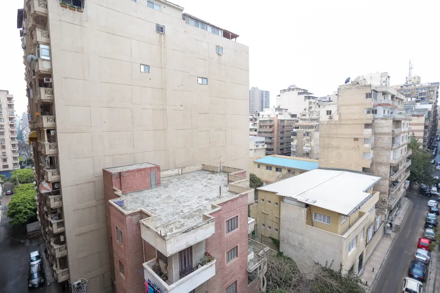 شقة للبيع 225 م ستانلي ( ش عبد العزيز فهمى - خطوات من البحر )