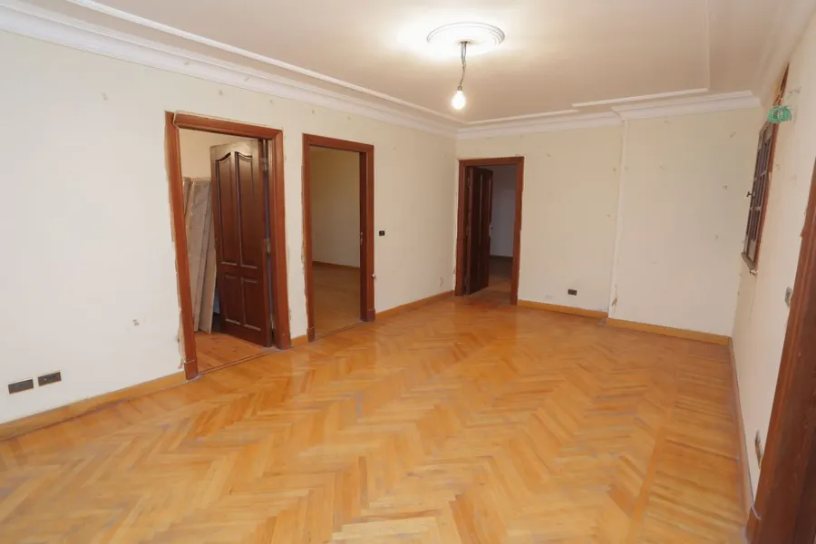 Apartment For Sale 275m Stanley (Steps From Kornish) First Hand