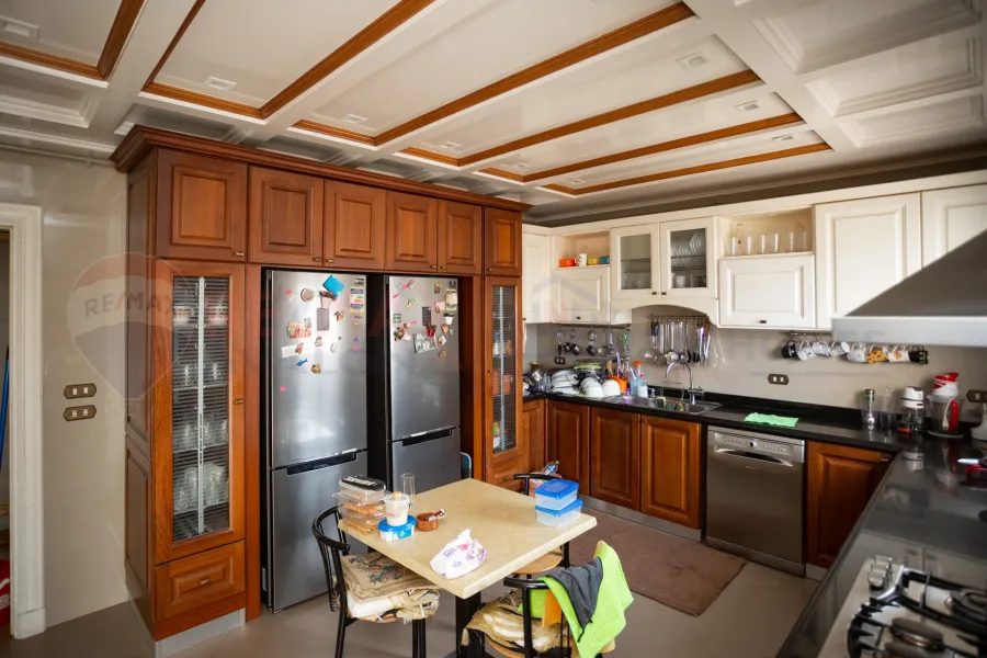 شقة للبيع 600 م سان ستيفانو (على البحر مباشرة - برج النحاس)