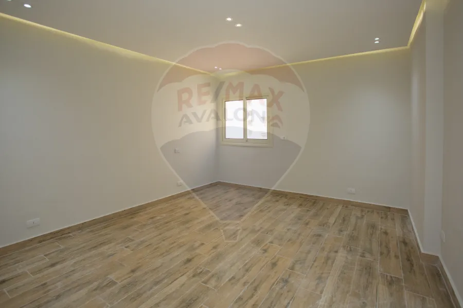 Apartment for sale 215 m Louran (third number from the sea)