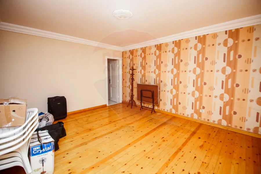 شقة للبيع 200 م سموحة (ش ادمون فريمون)