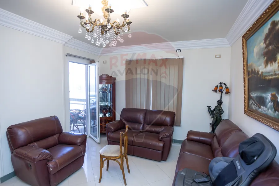 شقة للبيع 170 م السرايا (علي البحر مباشرة)