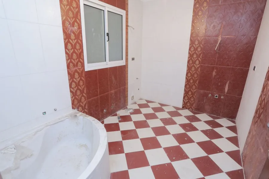 Apartment For Sale 275m Stanley (Steps From Kornish) First Hand