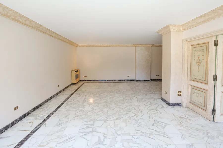 شقة للبيع 350 م رشدى (شارع المعسكر الروماني)